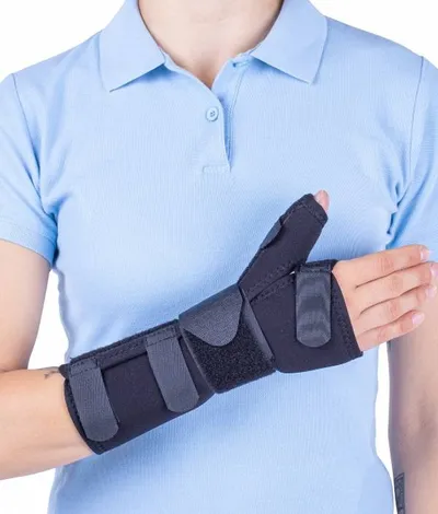 TRIACARP M Finger marime M4 Dreapta – Orteza incheietura si police cu atele modelabile